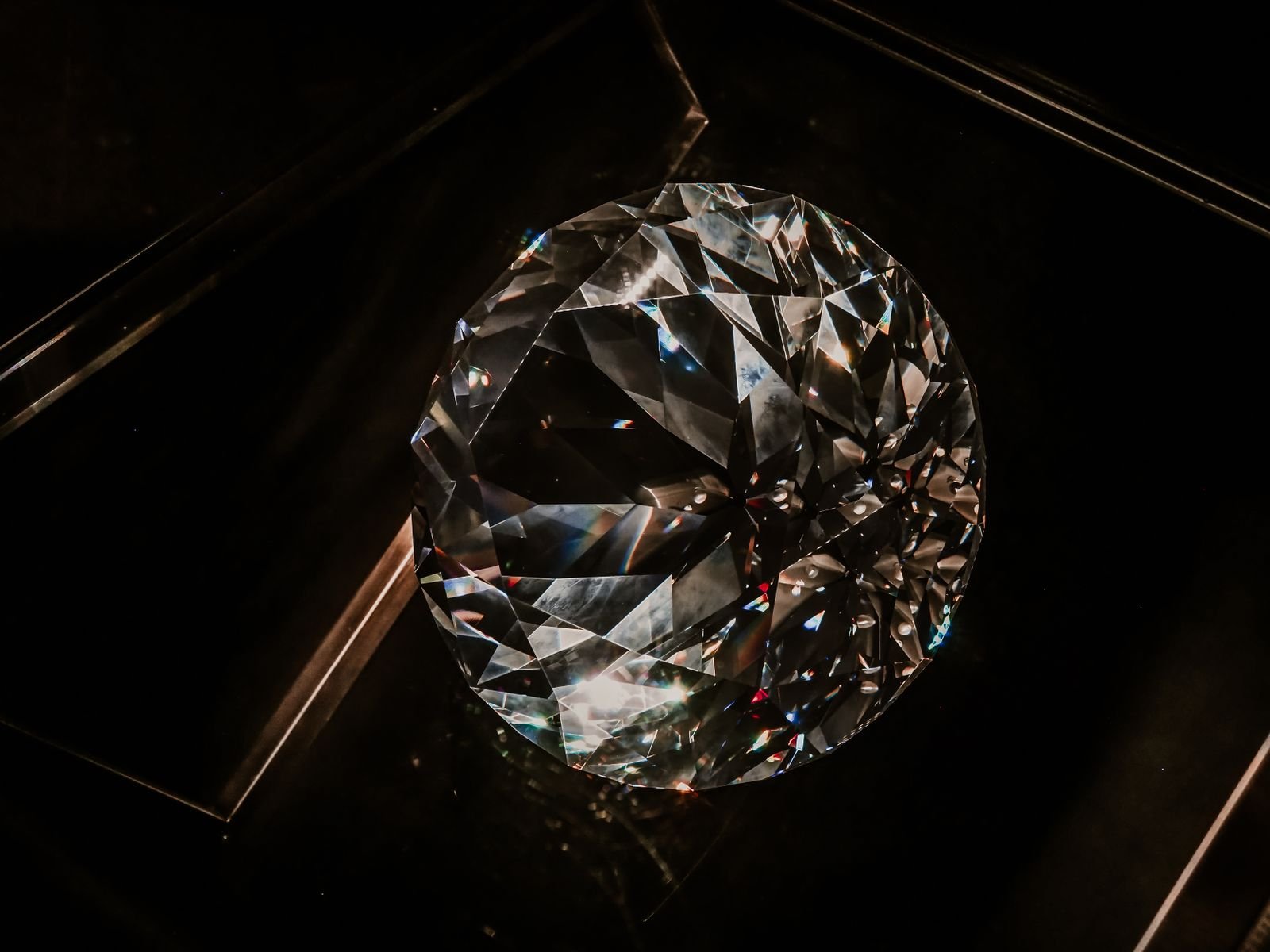 Cristal K9 x Cristal Asfour: Qual a Diferença e Qual Vale Mais a Pena