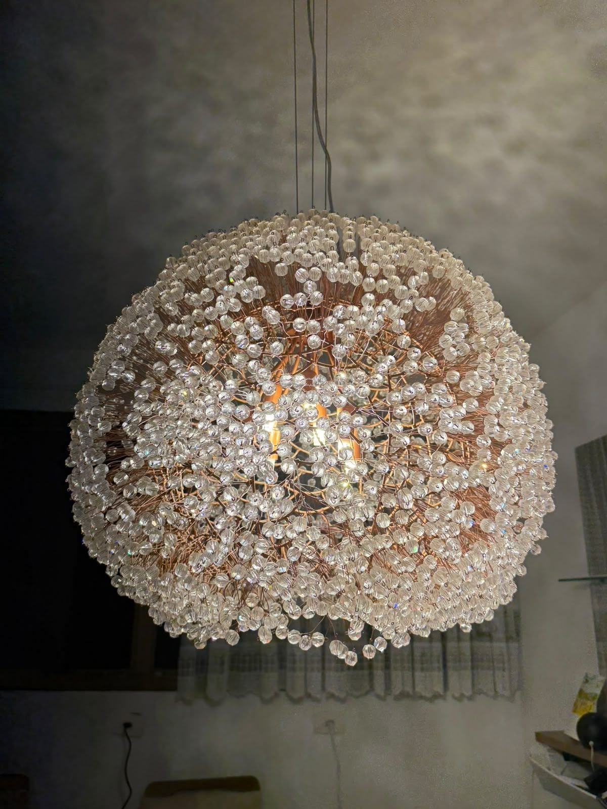 Residência Alto da Boa Vista — Esfera de Cristal em Fios de Cobre — Esfera de cristal em fios de cobre, vista inferior