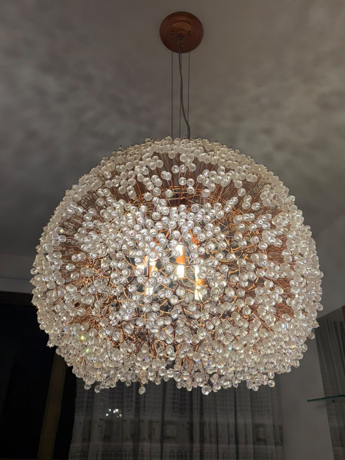 Residência Alto da Boa Vista — Esfera de Cristal em Fios de Cobre — Esfera de cristal em fios de cobre, vista inferior
