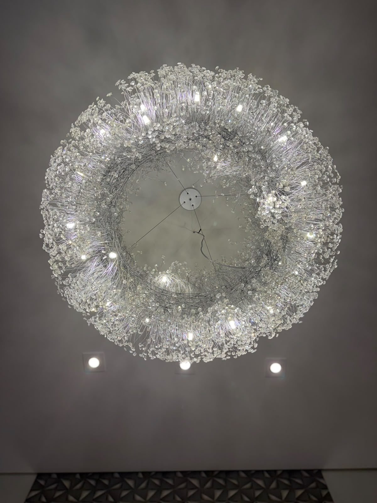 Residência Alto da Boa Vista — Lustre em Nuvem de Cristal — Lustre em nuvem de cristal, vista inferior