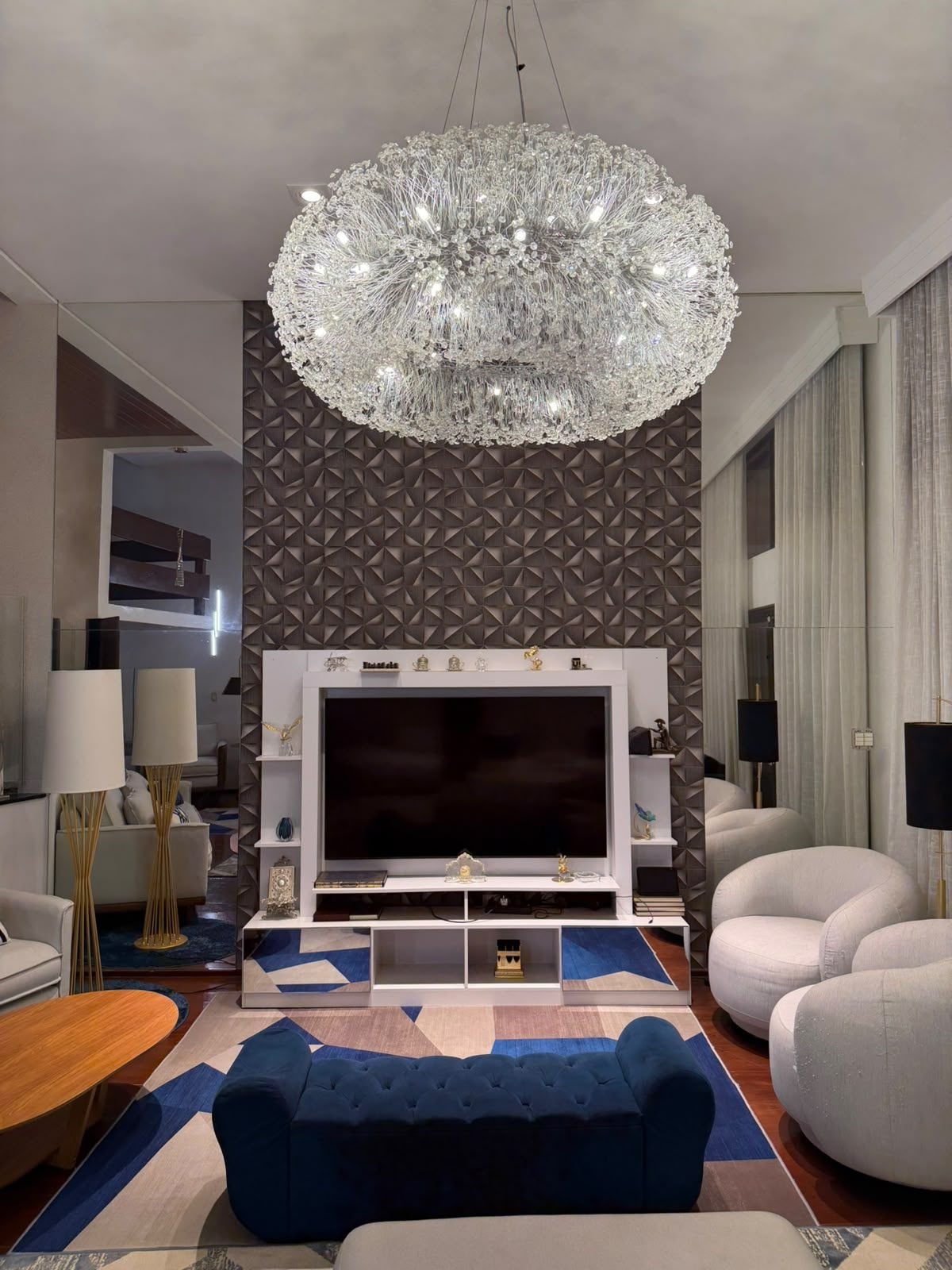 Residência Alto da Boa Vista — Lustre em Nuvem de Cristal — Lustre em nuvem de cristal, ambientado na sala
