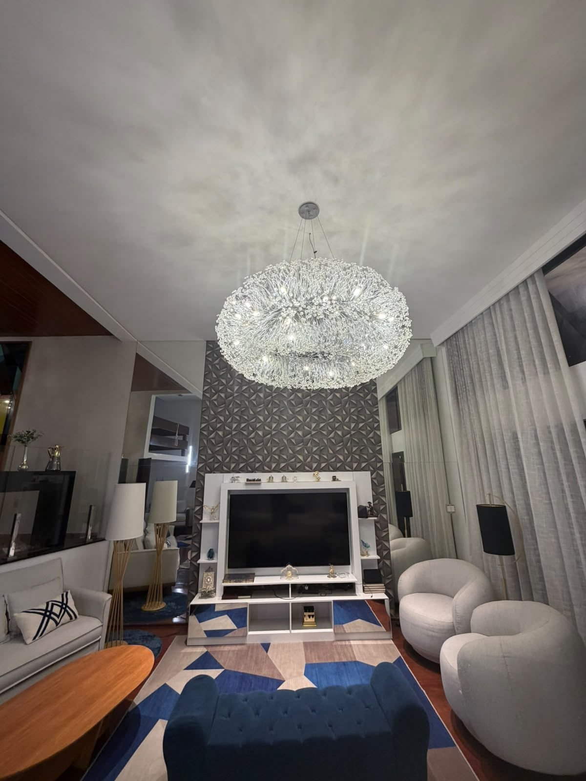 Residência Alto da Boa Vista — Lustre em Nuvem de Cristal — Lustre em nuvem de cristal, outro ângulo