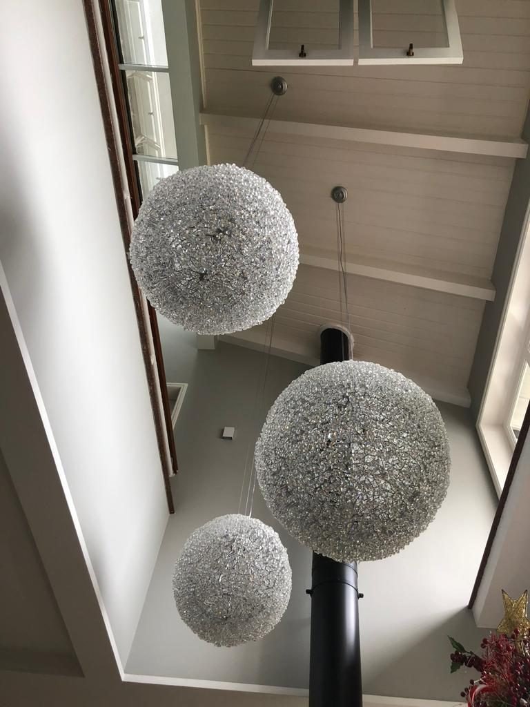 Swiss Park São Bernardo — Esferas de Cristal no Pé-Direito Duplo — Esferas de cristal suspensas, vista elevada