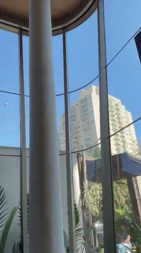 Casa Ibirapuera — Cascata sobre a Escada em Espiral — vídeo