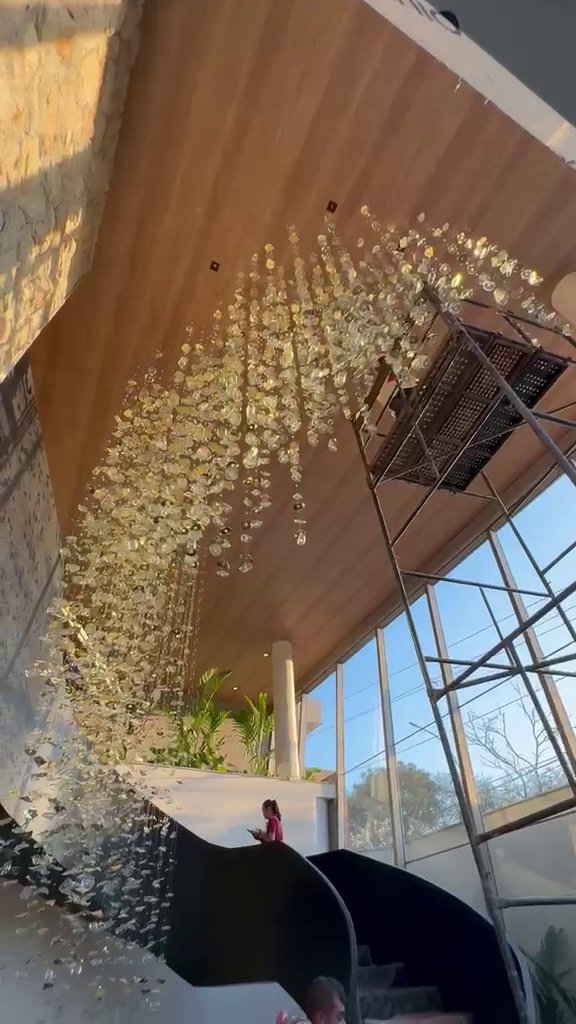 Casa Ibirapuera — Cascata sobre a Escada em Espiral — vídeo