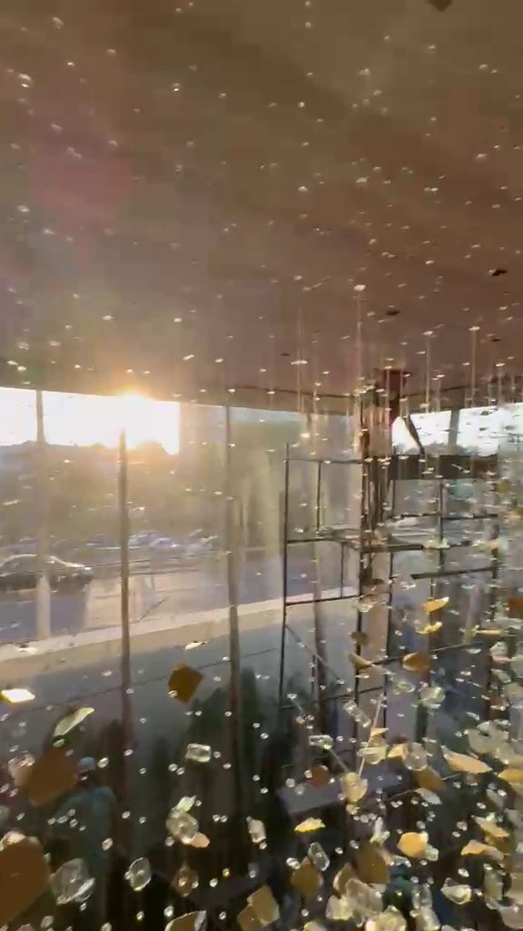Casa Ibirapuera — Cascata sobre a Escada em Espiral — vídeo