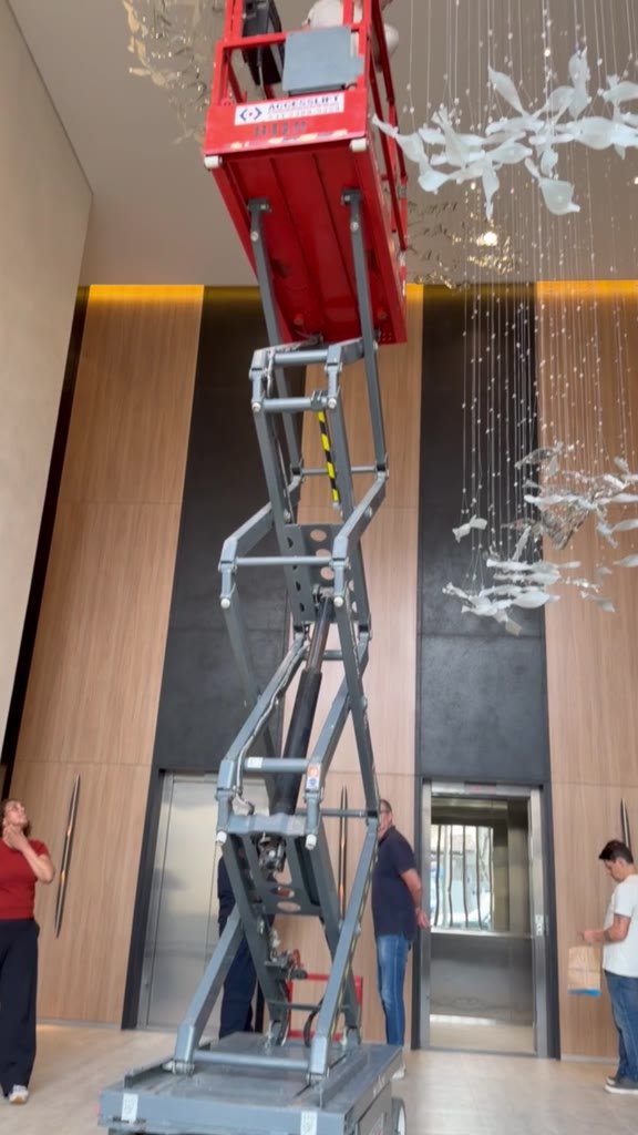 Casa Ibirapuera Torre 3 — Espiral de Folhas e Cristal no Lobby — vídeo