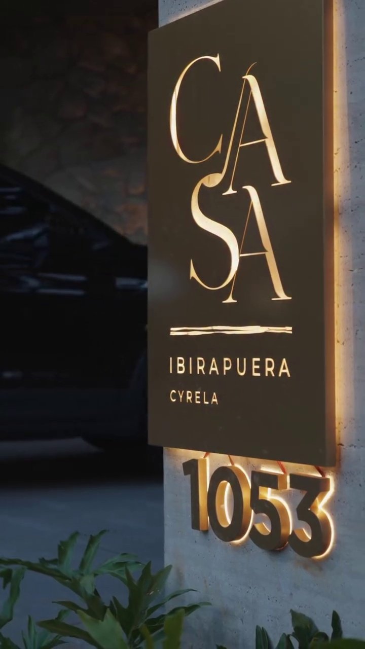 Casa Ibirapuera — Chuva de Cristal e Folhas Douradas — vídeo