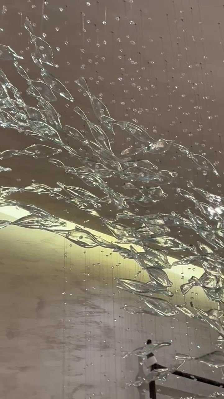 Cyrela Oscar Freire 1560 — Escultura de Peixes em Vidro Soprado — vídeo